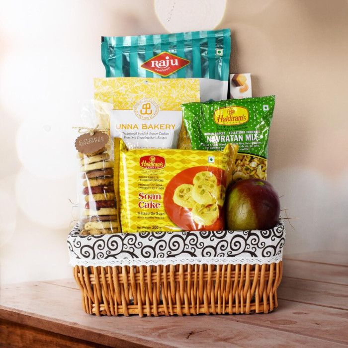 Diy Diwali Gift Hamper| How to make Diwali Food Gift Hamper| Gift Basket  Ideas at Home| Diwali 2023 - YouTube